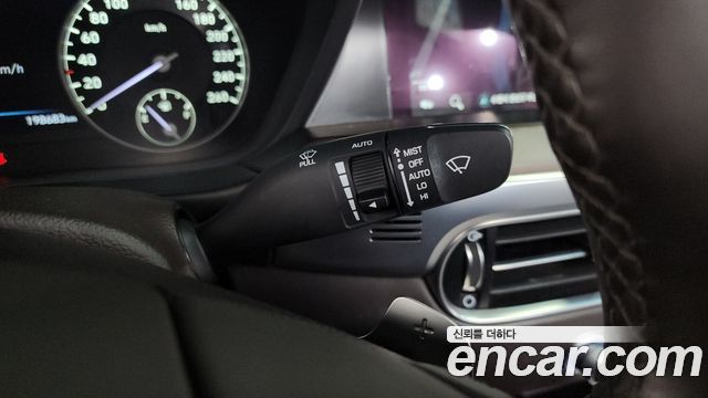 Genesis G90 2019 thumb 9