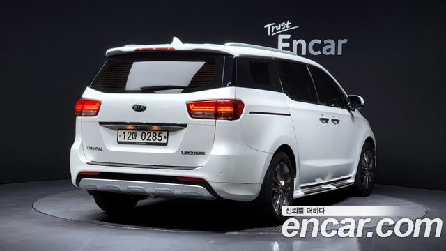 Kia Carnival 2015 thumb 3