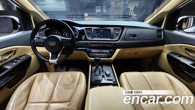 Kia Carnival 2015 thumb 7