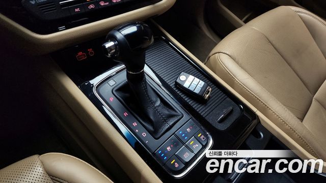 Kia Carnival 2015 thumb 9