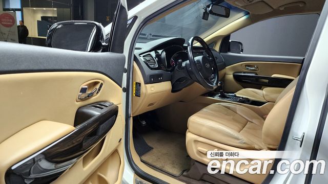Kia Carnival 2015 thumb 12