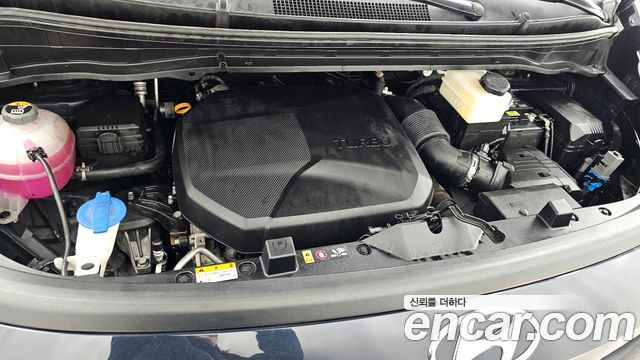 Hyundai Staria 2023 thumb 6