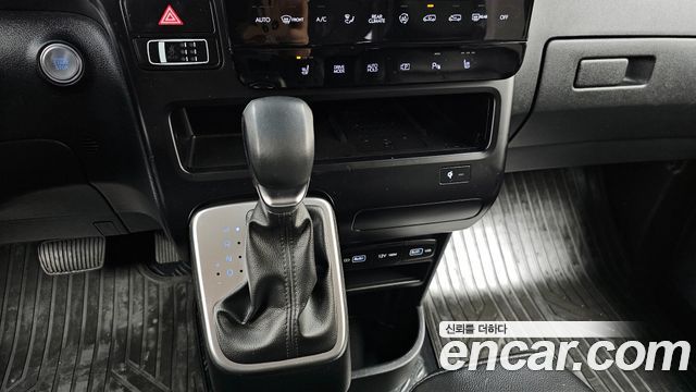 Hyundai Staria 2023 thumb 9