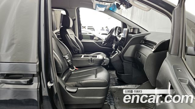 Hyundai Staria 2023 thumb 11