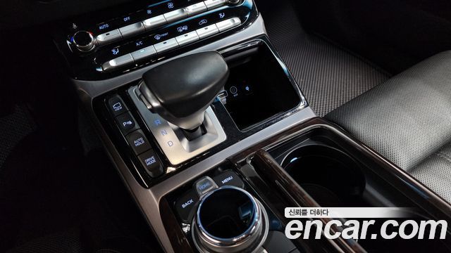 Genesis G90 2017 thumb 9