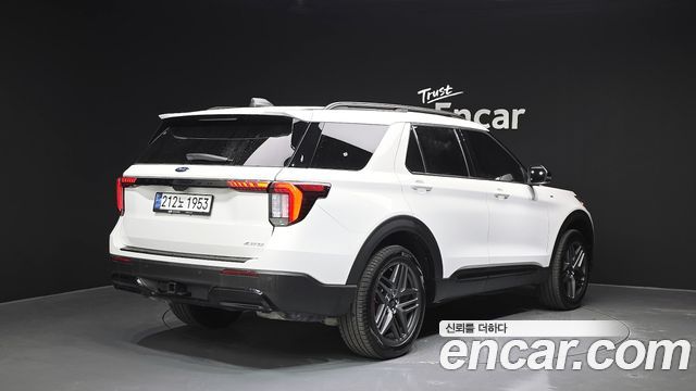 Ford Explorer 2024 thumb 3