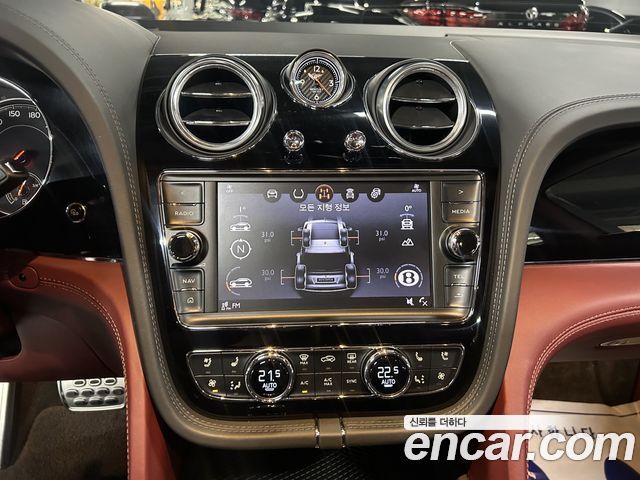 Bentley Bentayga 2020 thumb 10