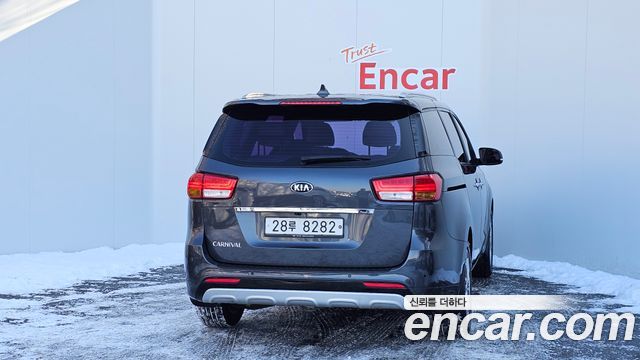 Kia Carnival 2016 thumb 5
