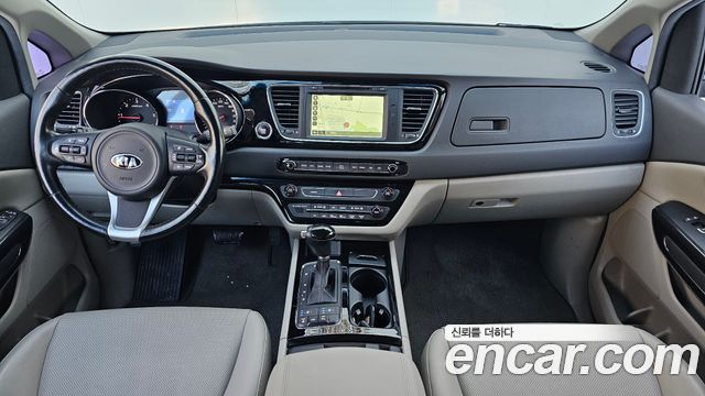Kia Carnival 2016 thumb 7