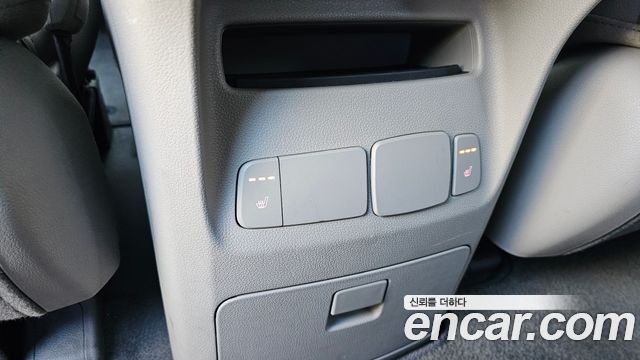 Kia Carnival 2016 thumb 11