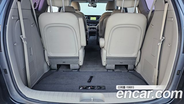 Kia Carnival 2016 thumb 12