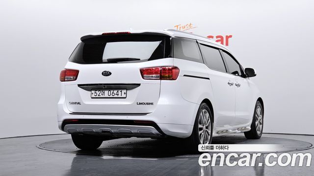 Kia Carnival 2016 thumb 3