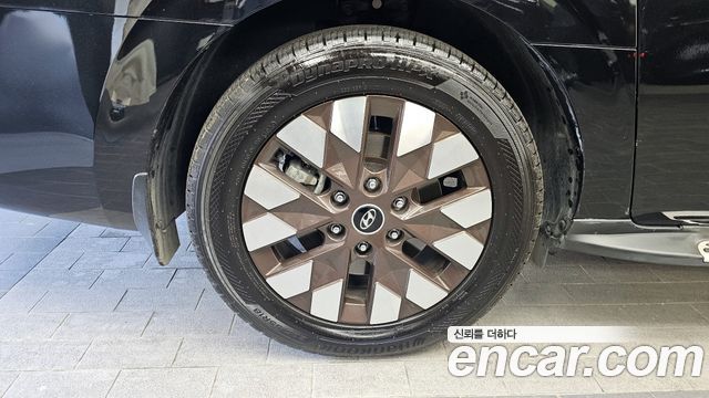 Hyundai Staria 2023 thumb 6