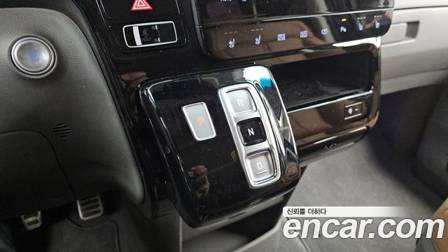 Hyundai Staria 2023 thumb 10