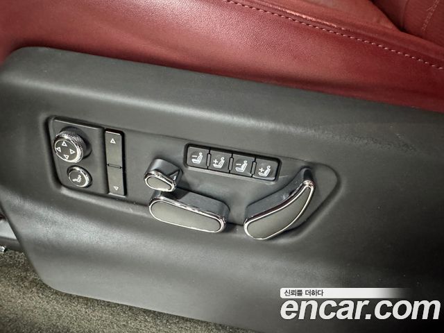 Bentley Bentayga 2020 thumb 10
