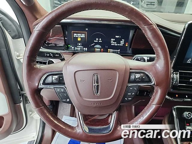 Lincoln Navigator 2019 thumb 9