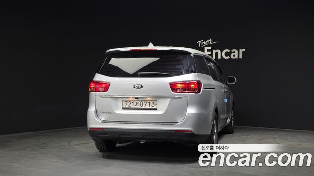 Kia Carnival 2019 thumb 5