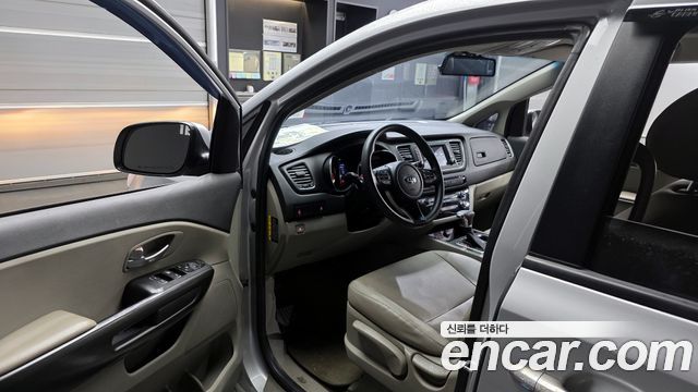 Kia Carnival 2019 thumb 11