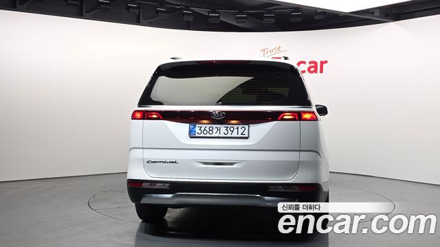 Kia Carnival 2021 thumb 4