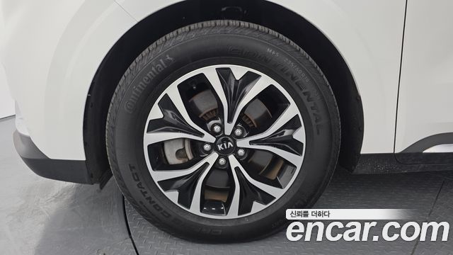 Kia Carnival 2021 thumb 5