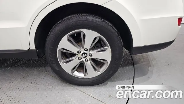 Hyundai Santa Fe 2012 thumb 5