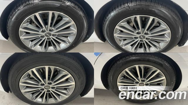 Genesis G90 2017 thumb 8