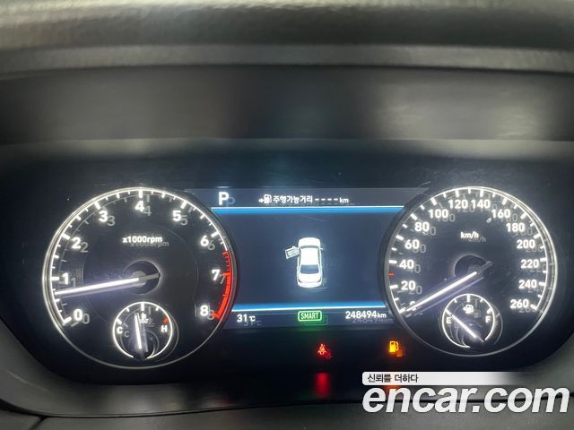 Genesis G90 2017 thumb 10