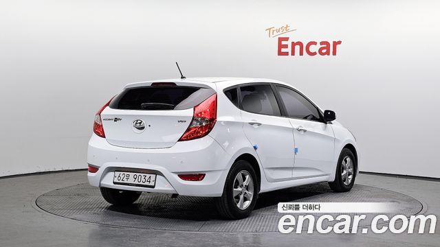 Hyundai Accent 2012 thumb 3