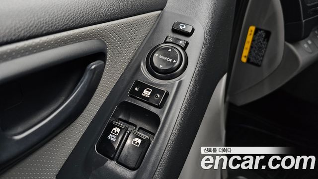 Hyundai Starex 2015 thumb 11