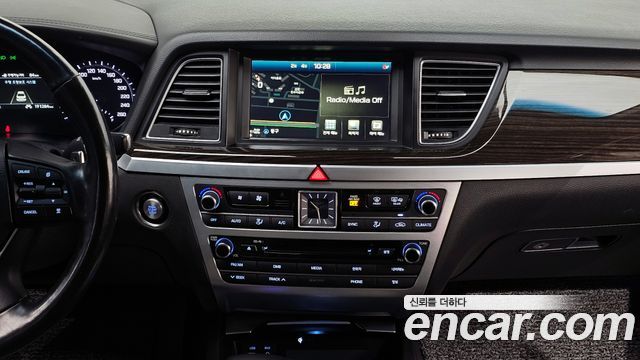Genesis G80 2016 thumb 12