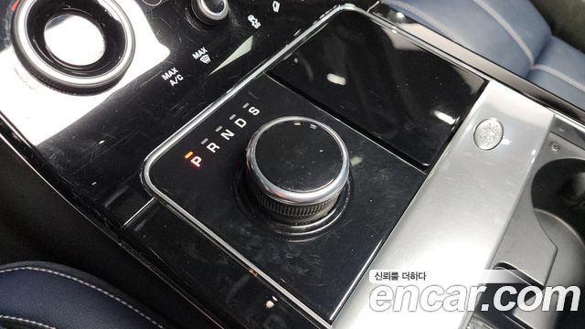 Land Rover Range Rover Velar 2019 thumb 10