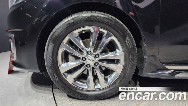 Kia Carnival 2015 thumb 6