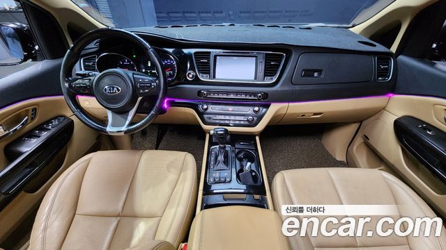 Kia Carnival 2015 thumb 8