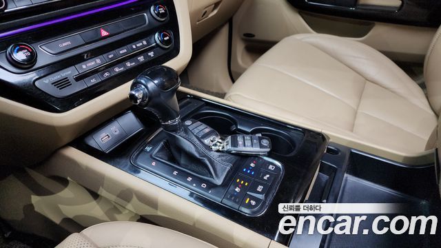 Kia Carnival 2015 thumb 10