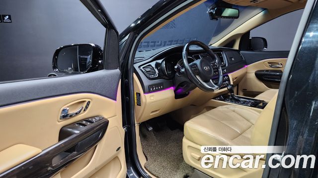 Kia Carnival 2015 thumb 11
