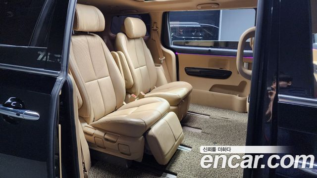 Kia Carnival 2015 thumb 12