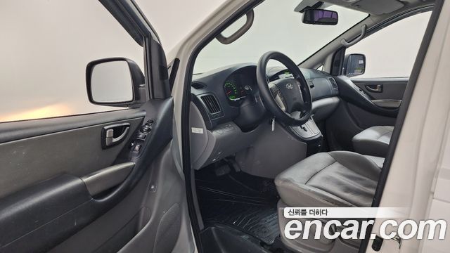 Hyundai Starex 2015 thumb 10