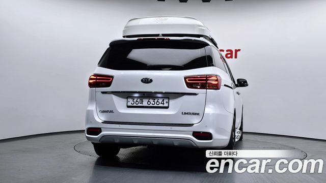 Kia Carnival 2018 thumb 5