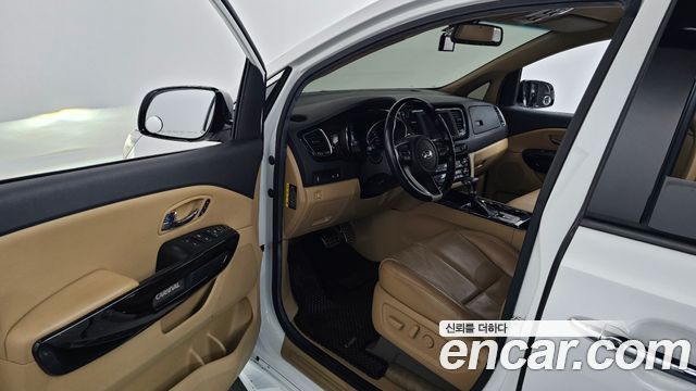 Kia Carnival 2018 thumb 11