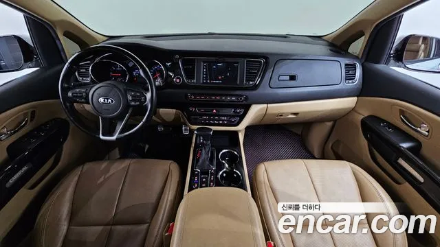 Kia Carnival 2018 thumb 12