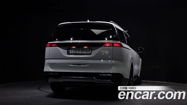 Kia Carnival 2023 thumb 4