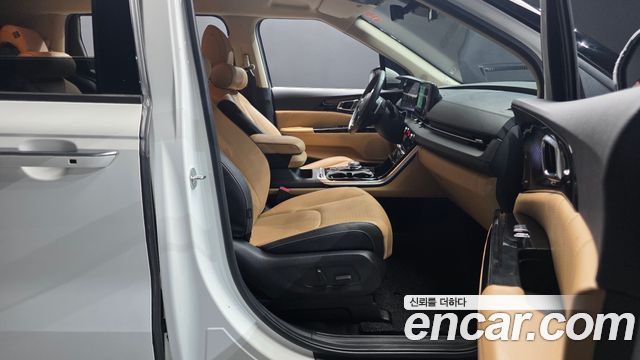 Kia Carnival 2023 thumb 10