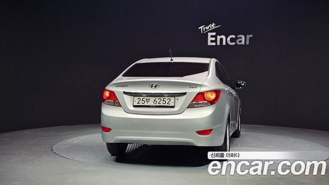Hyundai Accent 2011 thumb 5