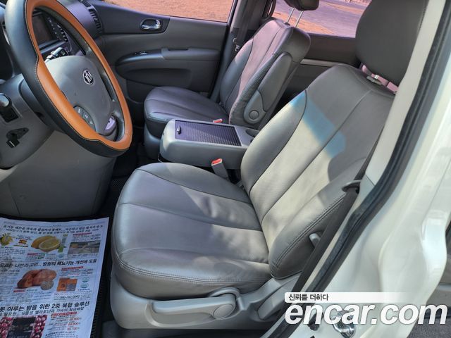 Kia Carnival 2014 thumb 11