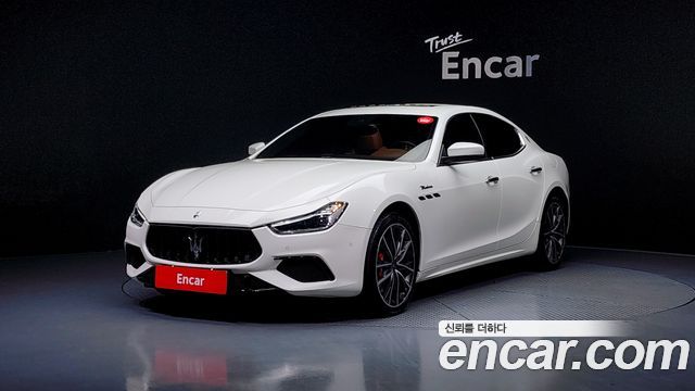 Maserati Ghibli 2022 thumb 2