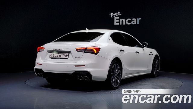 Maserati Ghibli 2022 thumb 3