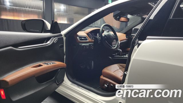 Maserati Ghibli 2022 thumb 10