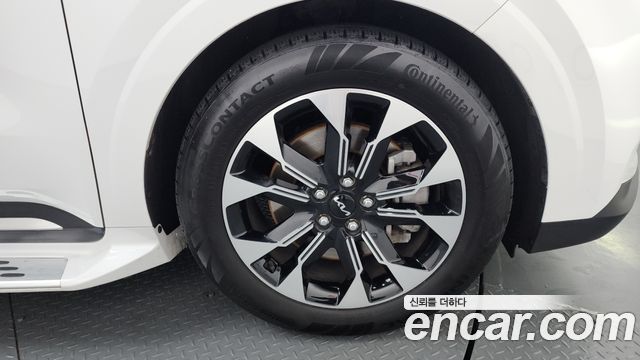 Kia Carnival 2021 thumb 5