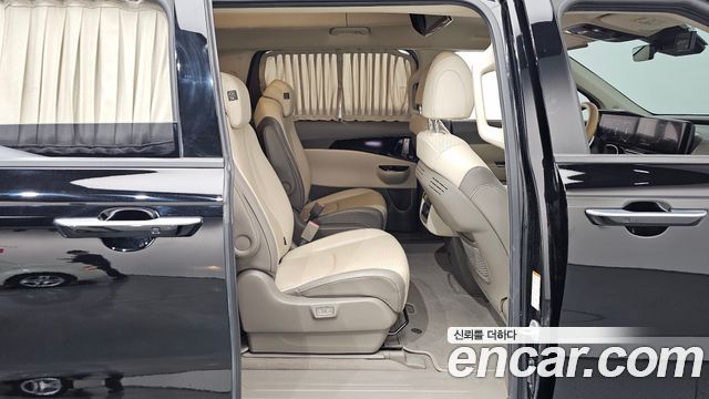 Kia Carnival 2021 thumb 11