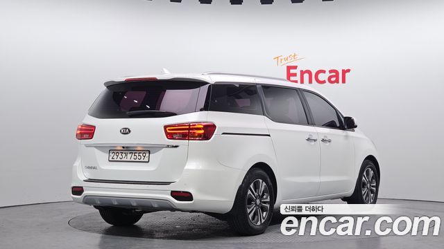 Kia Carnival 2018 thumb 3